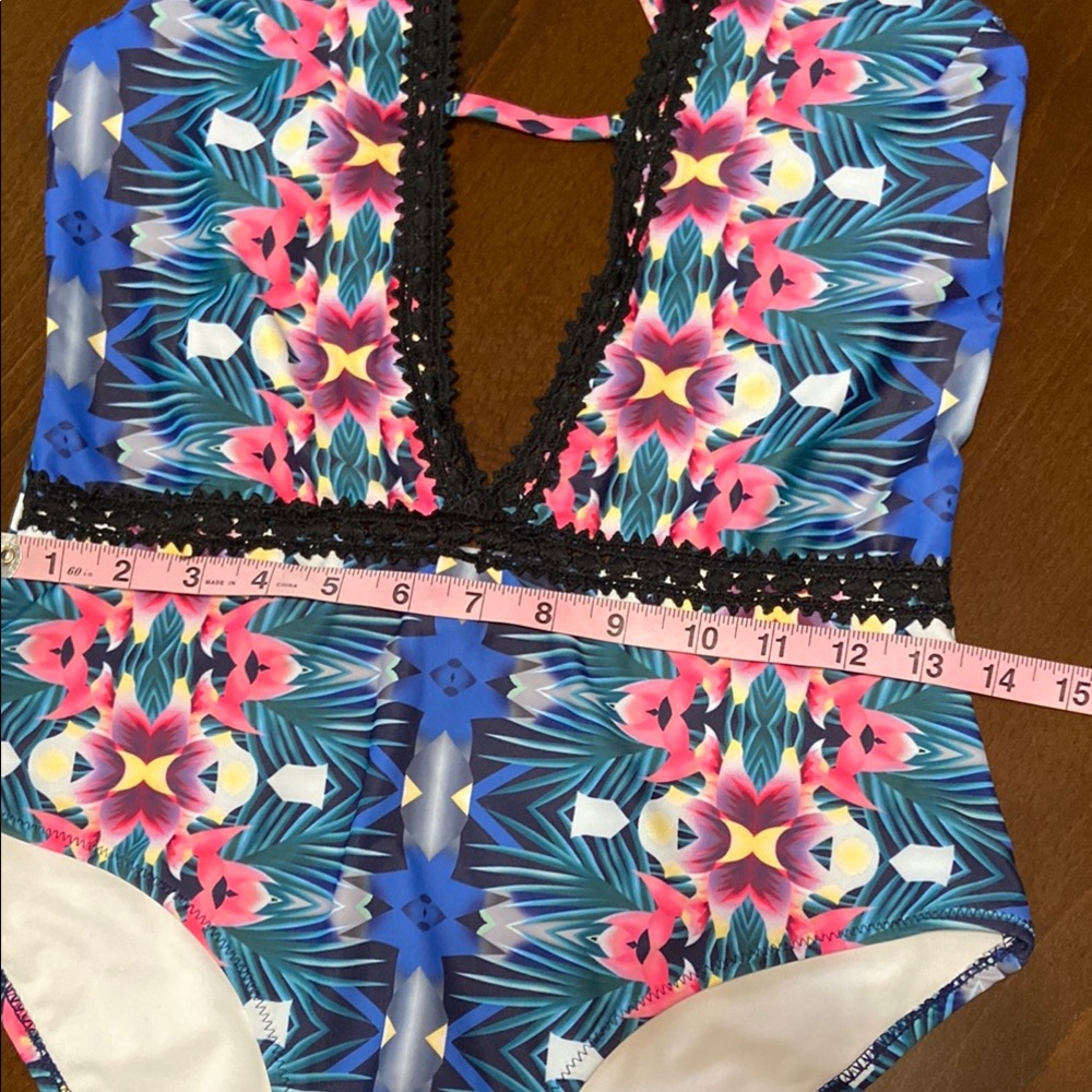 Colorful Cupshe One-Piece Swimsuit, size M. New! - Picture 3 of 10